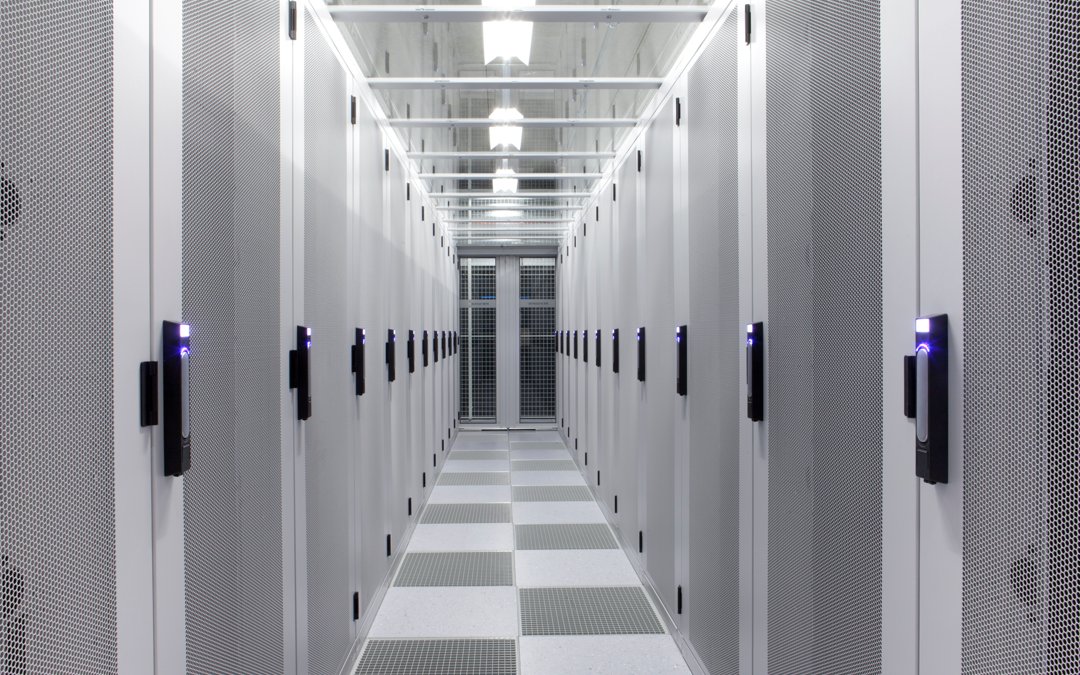 solidionict's tweet photo. VERHUIZING WORX4ALL NAAR DATACENTER EINDHOVEN https://t.co/vWhPIWxLjD via @solidionict #data #serverruimte #groei https://t.co/FLYP83DTtn