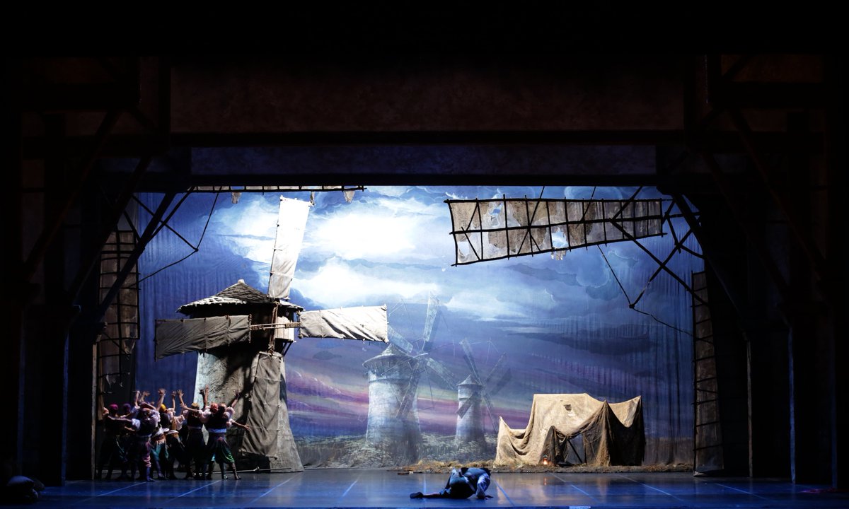teatroallascala's tweet photo. -2 to #DonQuixote, coreography by @RudolfNoureev! @lsarafanov @NicolettaManni @VirnaToppi @nino_sutera @_vassallo_ https://t.co/V0QEsWaAQn