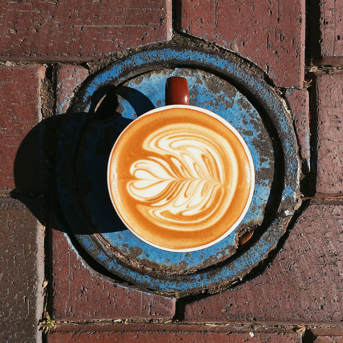 Rise and shine! Beautiful day in Downtown #Houston. The sundial signals it's time for #coffee 📷:<a href="/unobstructedart/">S Garcia</a>