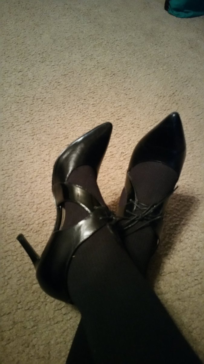 SwagStrategist's tweet image. The *power shoes*
Gotta have power shoes to go with the power suit.
#powerrules 
#branding