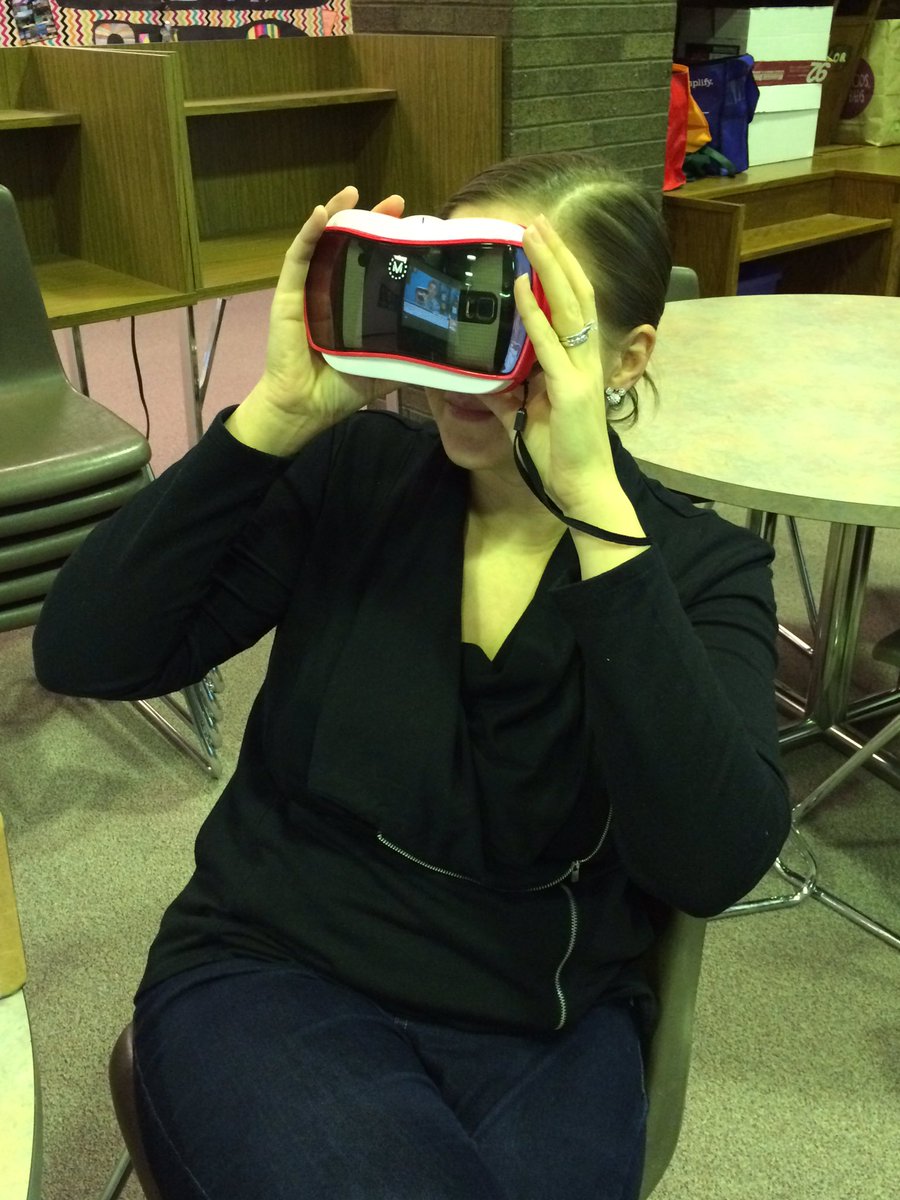 lauramriley60's tweet photo. Staff development w/#viewmasterVR Thanks @MsMagiera for great ideas!  #wjhspantherpride @WestmontJrHigh https://t.co/4dqsFsHOAt