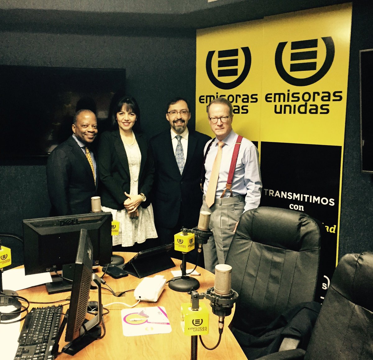 usembassyguate's tweet image. En vivo la entrevista con #EmbRobinson y #EmbBrownfield en A Primera Hora. Sintonice el 89.7 FM @EmisorasUnidas