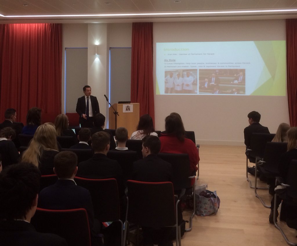 JulianWadsworth's tweet photo. @AlanMakMP speaking to pupils #HBCYC @CommunityHBC insight about the journey into politics, importance of #HardWork https://t.co/CBYDaZRMv5
