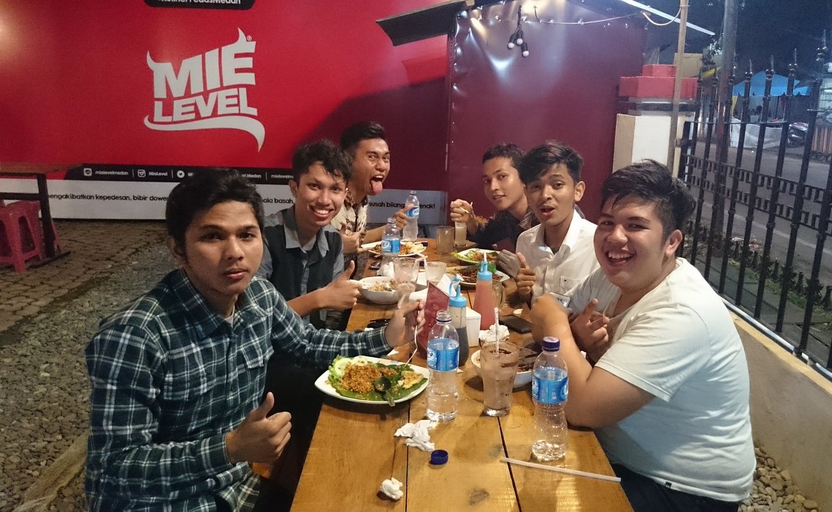 1753c250e7ca4d1's tweet photo. Terima kasih atas kunjungan para hoters ke outlet mielevel Medan. #kulinerpedasmedan #kulinerextrememedan #mielevel https://t.co/4bXOakC1pW