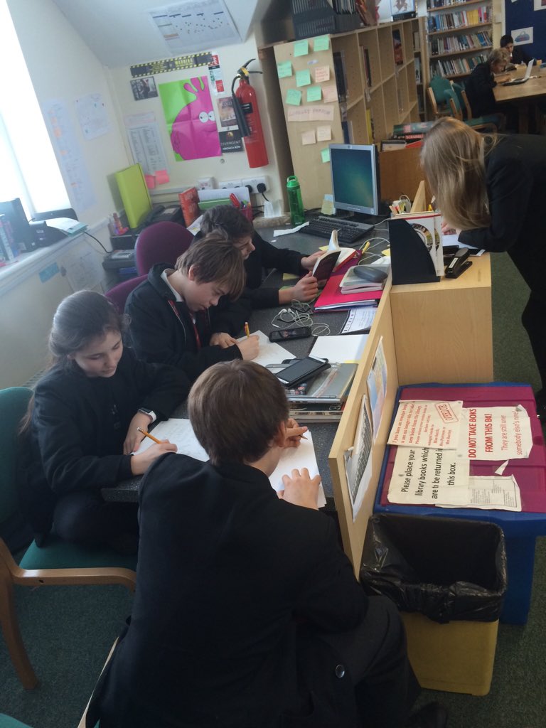 SWBGSLRC's tweet image. Got my helpful Year 8s producing some beautiful artwork of carefully chosen literary quotes! 📖