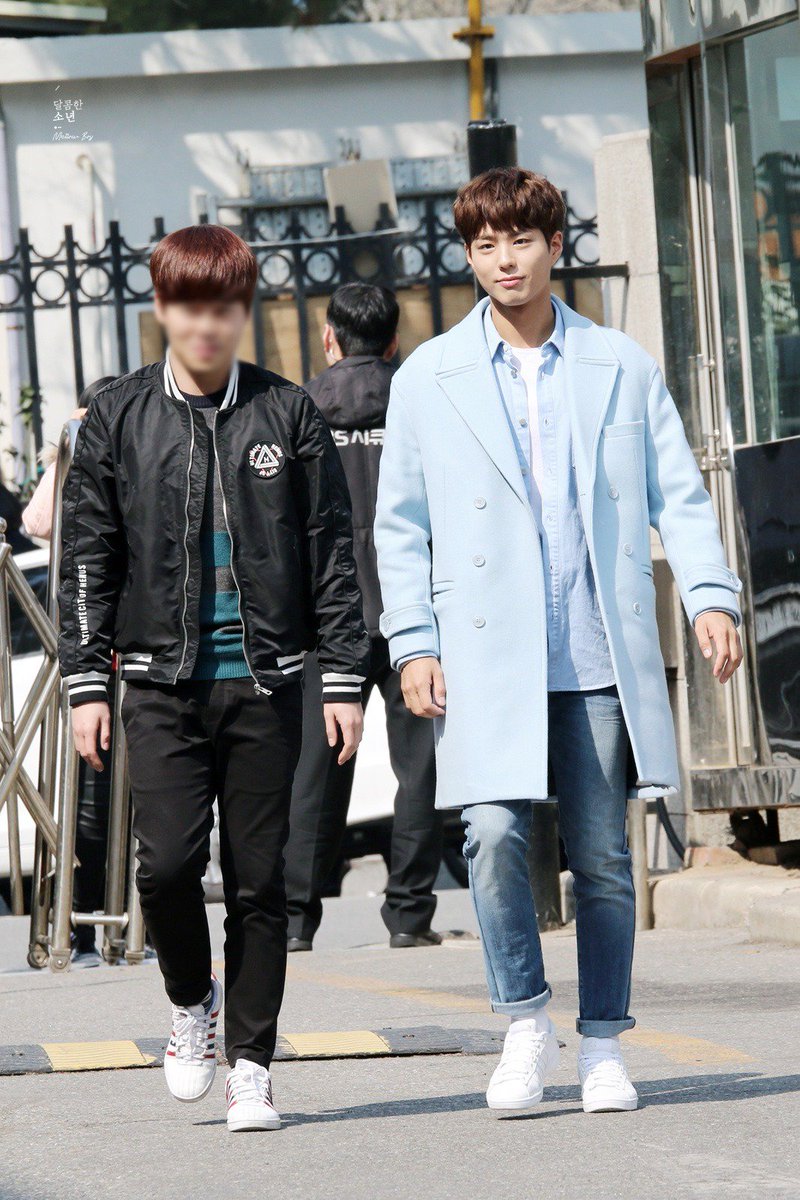 160304 #박보검 뮤직뱅크 출근길👣 <a href="/BOGUMMY/">박보검</a> 그대를 바라볼 때면 모든 게 멈추죠 언제부턴지 나도 모르게였죠💕
cfile6.uf.tistory.com/image/26662E4F…
cfile29.uf.tistory.com/image/2635384F…