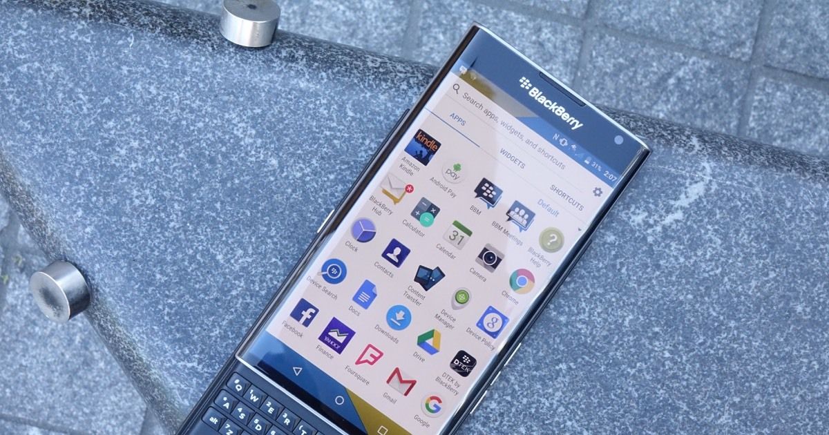 engadget's tweet image. BlackBerry's Priv Android phone comes to Verizon engt.co/1QRm1YJ