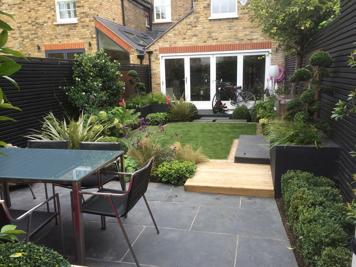#FridayFeature from <a href="/BelsizeGardens/">Belsize Gardens</a> using our Midnight Black Limestone [goo.gl/92sAsM]. Beautiful job!