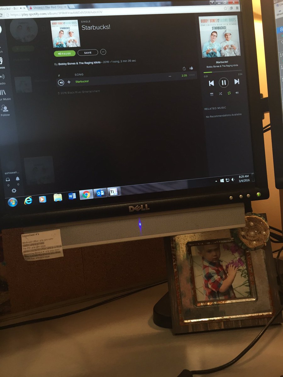 AshleeEhret's tweet photo. Starbucks on the work computer.    ☺️🙌 #fillinupmycup @mrBobbyBones https://t.co/qv9K0TqH2z