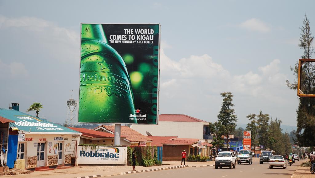 RFI's tweet photo. Pays-Bas: Heineken en Afrique, l’enquête qui fait polémique https://t.co/iQq48VpGO2 https://t.co/EMj8ixzILh