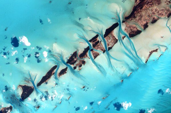 killer_kitsch's tweet photo. Photographs of the Earth taken by #ScottKelly from the ISS International Space Station https://t.co/IhmQ6wv8rp
