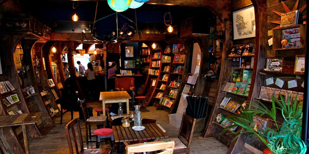 ShipOAdventures's tweet photo. Have you ever seen a café that looks like a ship? #ShipofAdventures #HackneyPirates #Coffee #Hackney https://t.co/9YlEQwagno