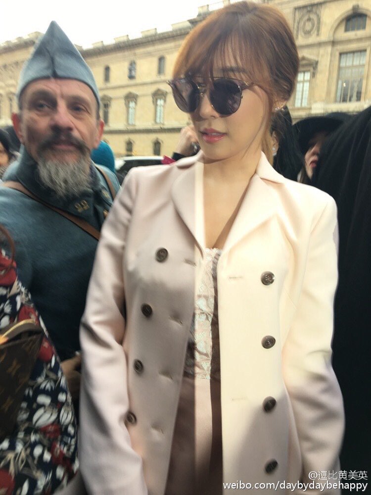 [PIC][03-03-2016]Tiffany khởi hành đi Pháp để tham dự "Paris Fashion Week 2016" vào sáng nay CctlPX1UMAAEq7b
