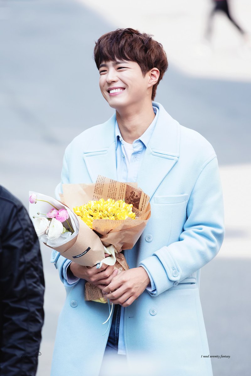 160304 뮤직뱅크 출근👣 넌 이미 나에게 봄인 걸 😙 farm2.staticflickr.com/1493/254972330… <a href="/BOGUMMY/">박보검</a> #박보검 #꽃보다청춘