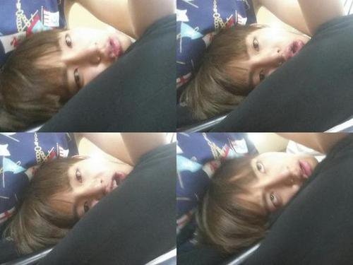 vhopeshippers's tweet photo. 88 - Tae adora o colo de Hoseok https://t.co/6NEzsq14zd