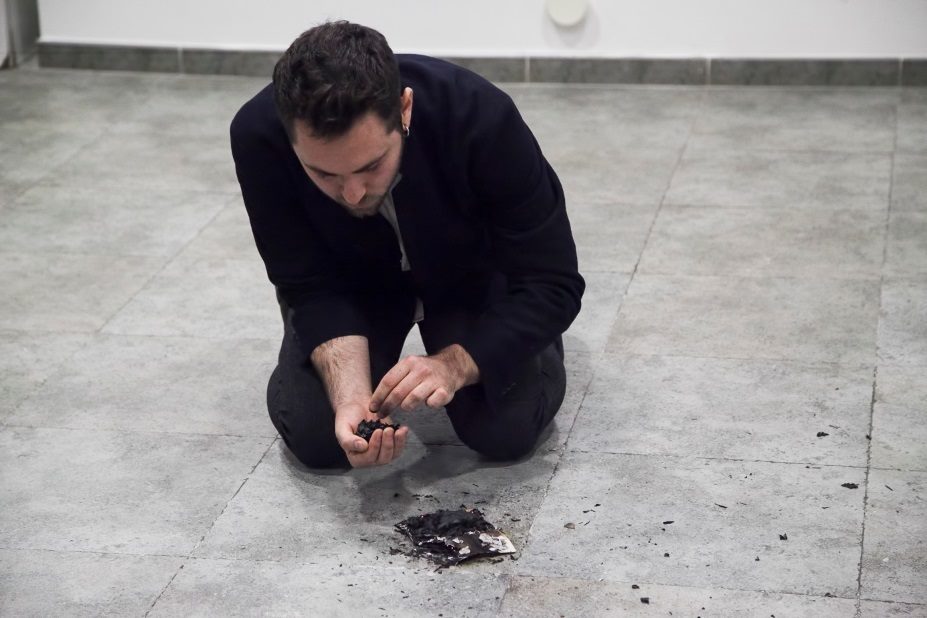 LdnMetArts's tweet image. Lolo Hjtu Tuyuyu to perform "Still Here" 5th March 5pm as part of our #concretematters show facebook.com/events/1668932…