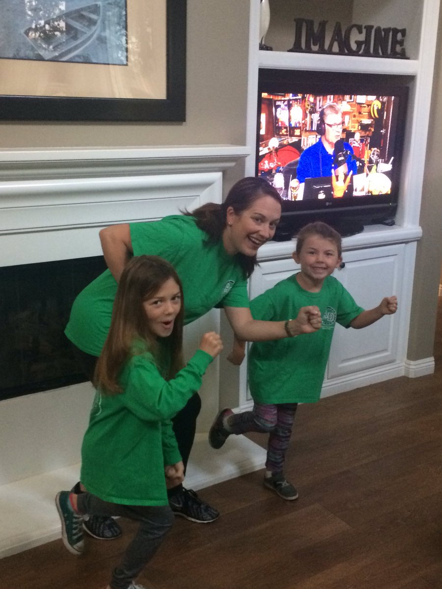 ericajoan12's tweet photo. Super excited for our school's Jog-a-thon today! #rundragonsrun @ADES_SMUSD https://t.co/5TqpwrPO77
