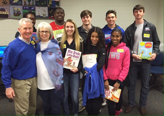duffey_eddie's tweet photo. Proud of these Wolves for sharing with the children at Bowdon Elementary this a.m.@UWGAthletics #WolvesHelpingOthers https://t.co/qnCWwHc3st
