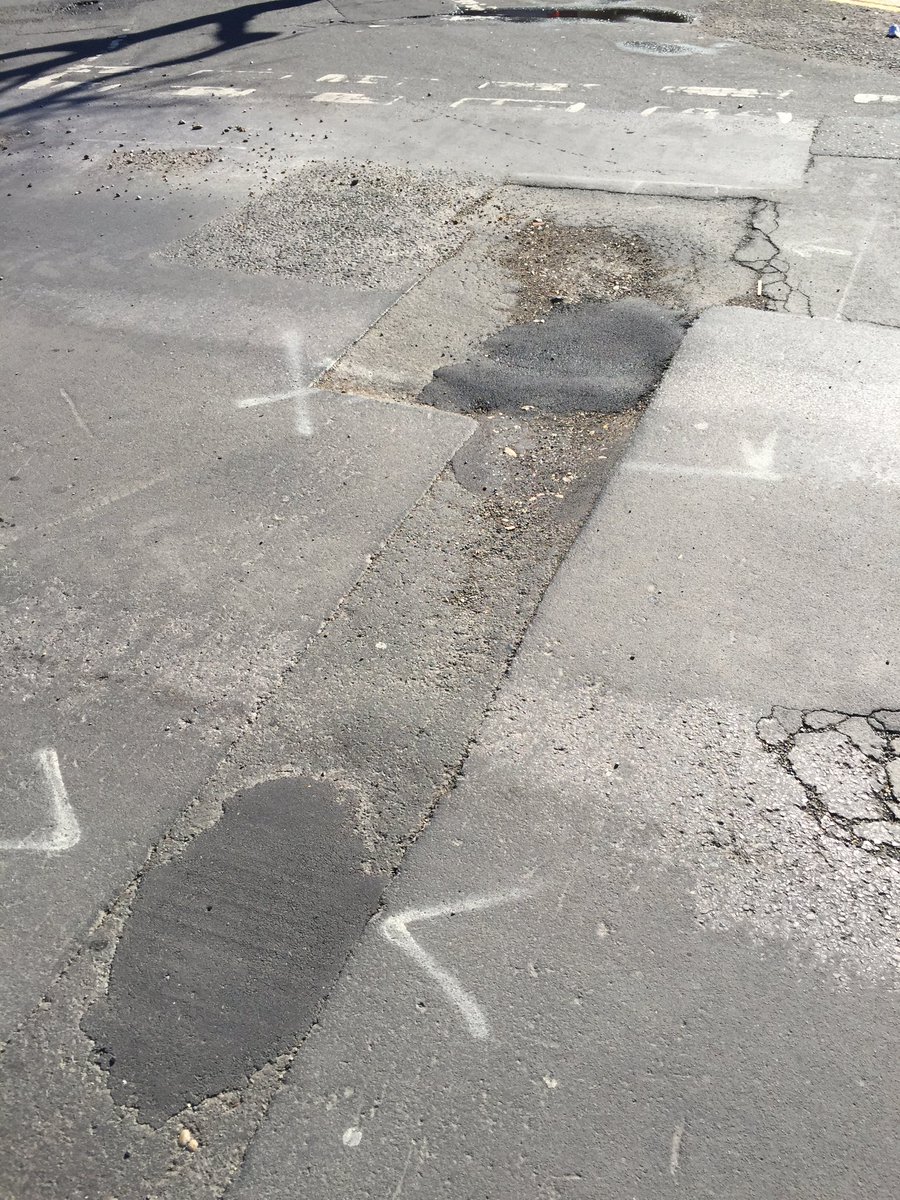 @NewhamLondon @mrpotholeuk @stephenctimms This is how Newham council fix potholes #RectoryRoad