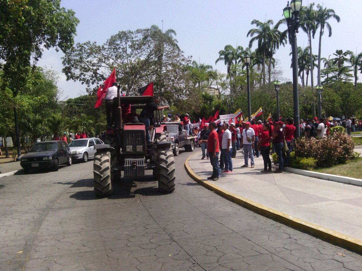 Eliervargas78's tweet photo. #HoraDelPoderPopular es nuestra hora carajo no la de la burguesia https://t.co/huxrBaPt75