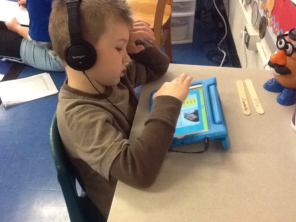 FawnArea's tweet photo. Mrs. Flinchbaugh's students using their iPads! #engagingtech https://t.co/x6tEt37Fig