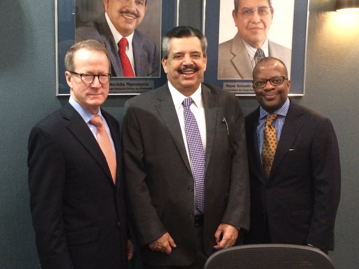 usembassyguate's tweet image. #EmbBrownfield y #EmbRobinson se reunieron con Edgar Archila de Grupo @EmisorasUnidas después de su entrevista