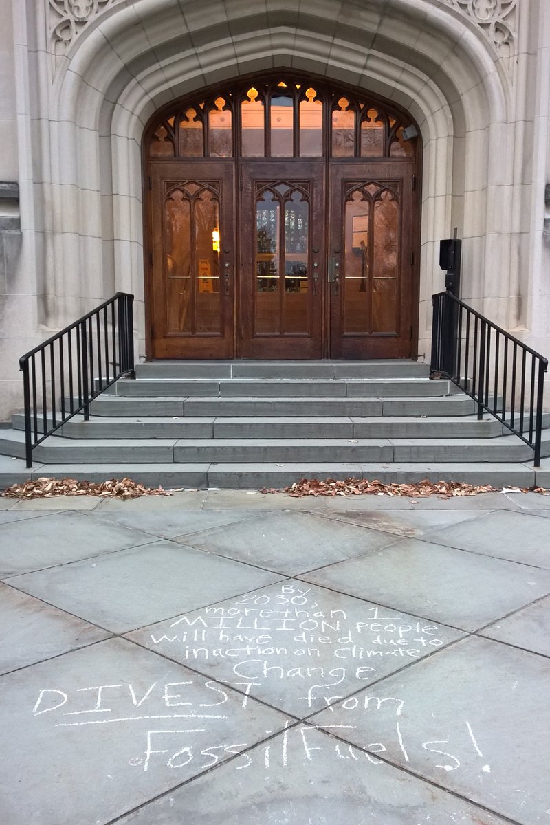 VassarDivest's tweet photo. #divestvc #vassar #divestnow #fossilfueldivestment https://t.co/aKGQyzyYde