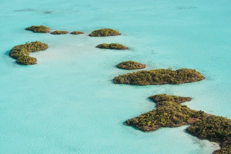 AmitripsTravel's tweet photo. Chalk Sound is a beautiful natural lagoon located on the southwest of Providenciales, Turks and Caicos Islands. https://t.co/hg0yv7ERpf