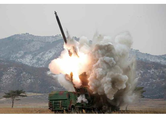 North Korea Armes Forces: News - Page 2 CctvAD0W0AAgdqW