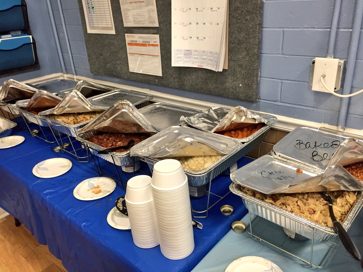 THDMadisonHTS's tweet image. Leadership team prepared a down home southern feast for the team! #MWMAR2016 @asm212230 @kelly_mayhall