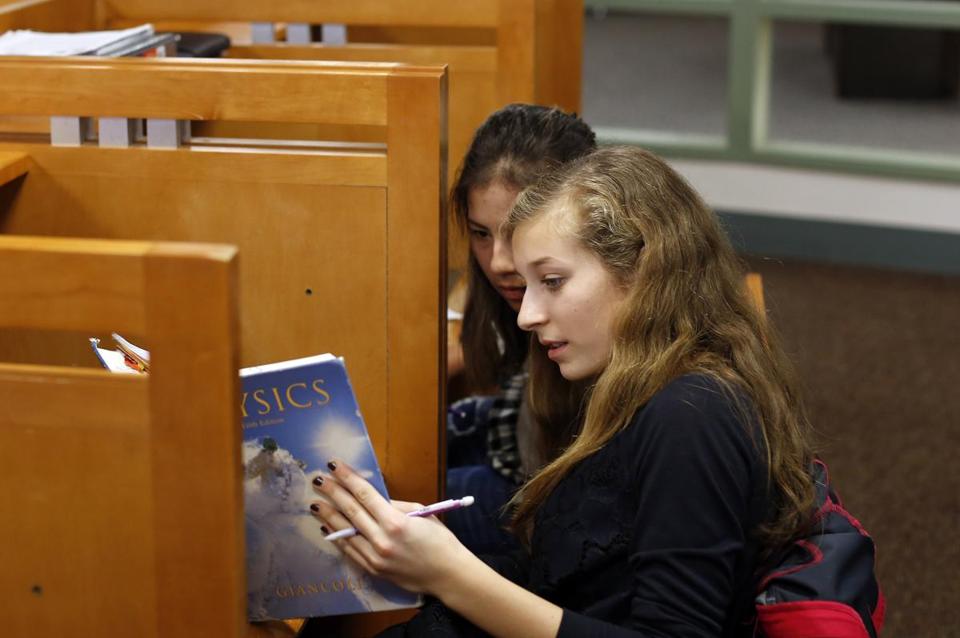 Redesigned SAT test unveiled tmrw  comes as some colleges have eliminated SAT requirement. bostonglobe.com/2016/03/04/new…