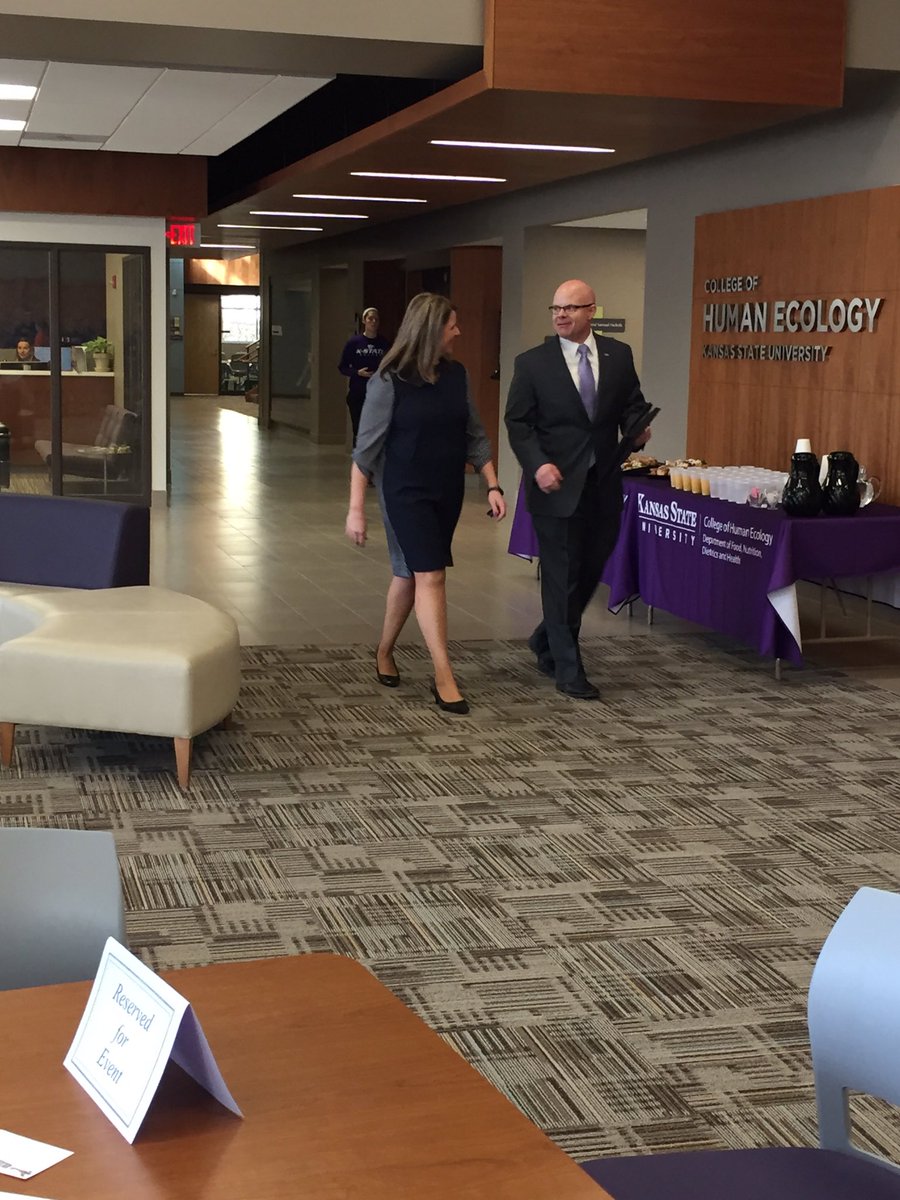 ehcanuckATC's tweet photo. @pvardiman & @JohnBuckwalter1 helping to thank @shawna_jordan for dedication & hard work! #KState #FNDH https://t.co/B0ri7YEyu9