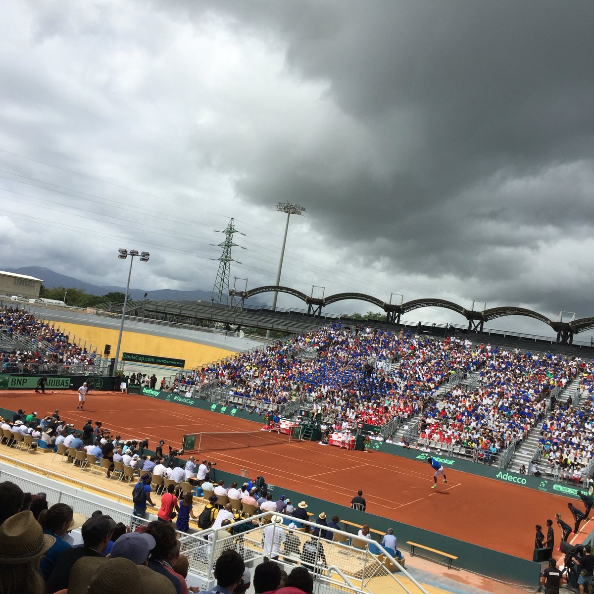 Legal_Fred's tweet photo. Très belle journée pour les clients @FFTennis_VIP ! 2-0 pour la #TeamFranceTennis ! #DavisCup #DavisCupVip https://t.co/WVBtiKS8Rj