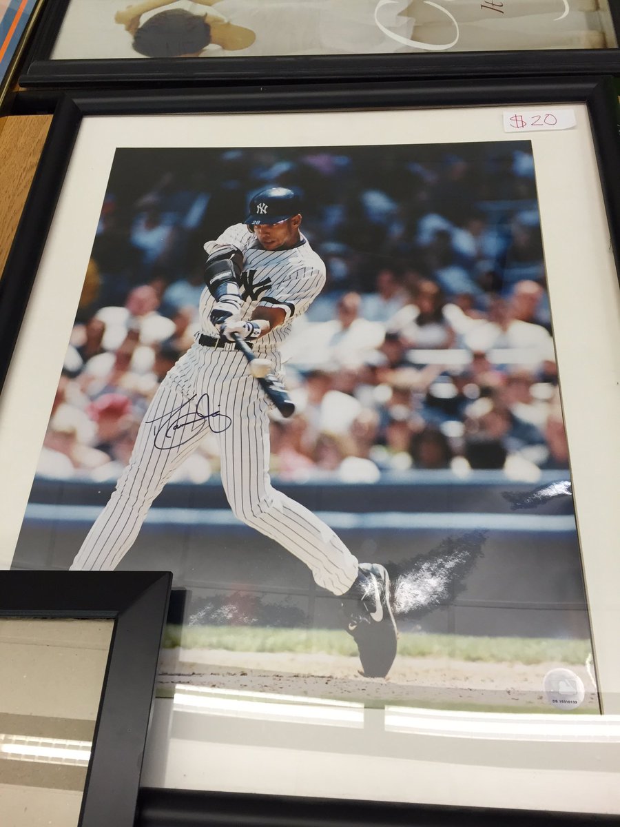 BermanSarie's tweet photo. selling this at the junior GLC rummage sale someone come buy it for $20 tomorrow at Watchung hills in warren https://t.co/ETaD8w9Q6u