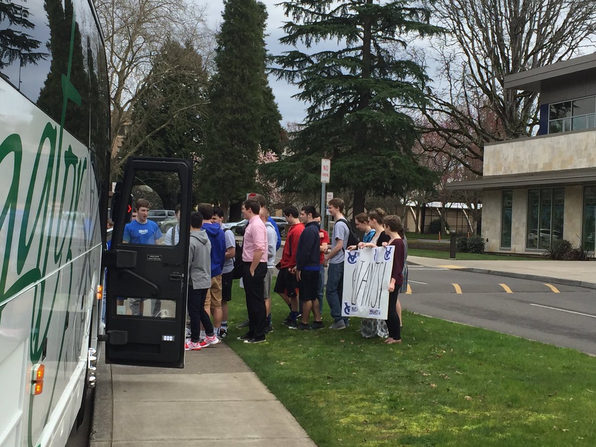 vcvaliants's tweet photo. Valiant Girls Basketball headed to Madras for tonight's state game! @vc_blue_crew with a special send off! #wearevc https://t.co/AKNcYI31iK