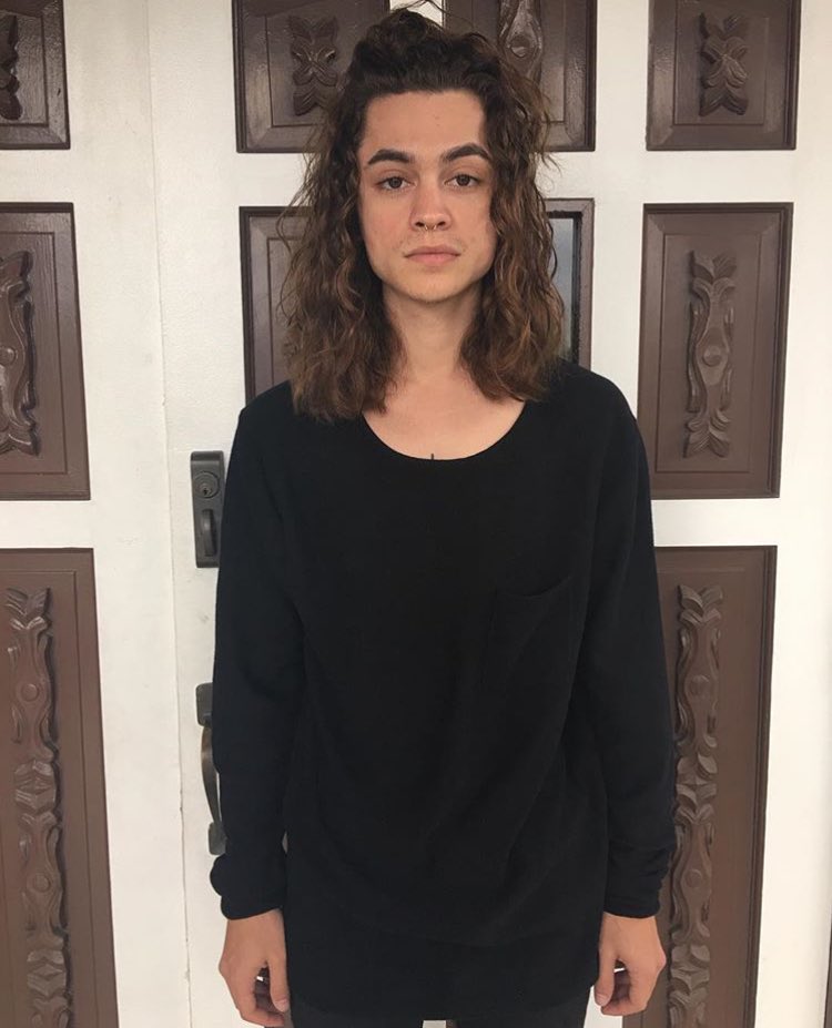 ewfully's tweet image. posing