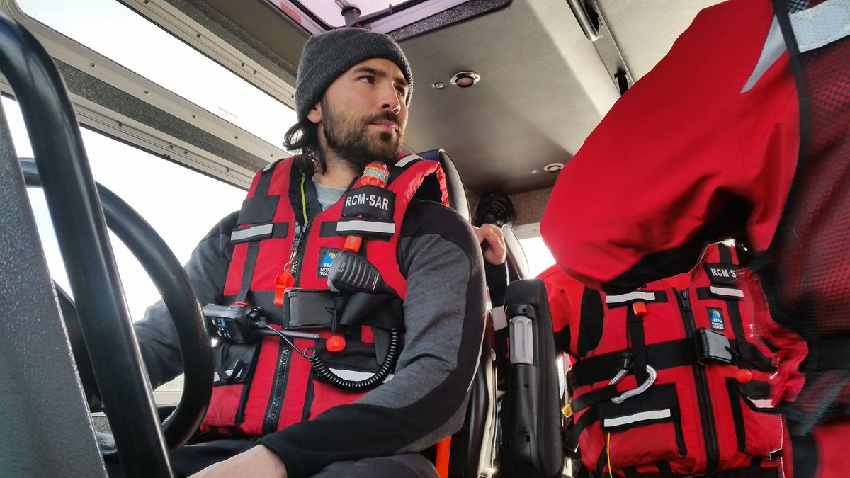 rcmsarstation35's tweet photo. #RCMSAR35 wishes everyone a great weekend! #SafetyOnTheWater #WearYourPFD #CheckTheWeather @RCM_SAR #SarReady #Yyj https://t.co/oF97IV1XJl