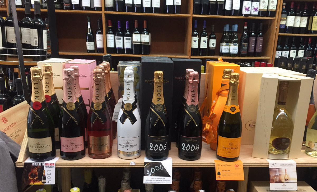 MisiaPiet's tweet photo. Yes this is work for me. #MoetHennessy #OnlyTheBest https://t.co/bIF8MbjdlM