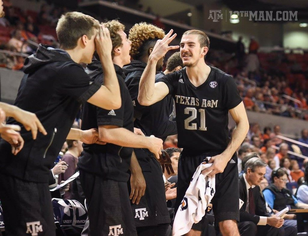 Alex Caruso tweet media