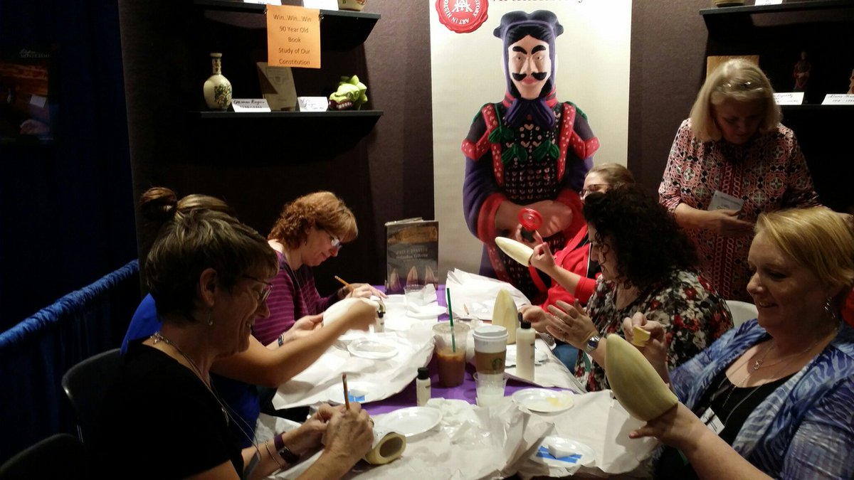 ArtInHistory's tweet photo. Having fun and creating art at #ccss16 #CCSS2016!! https://t.co/mVueV1mP29