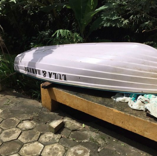 Na canoa está escrito: "Lula &amp; Marisa" buff.ly/1TZrVfH