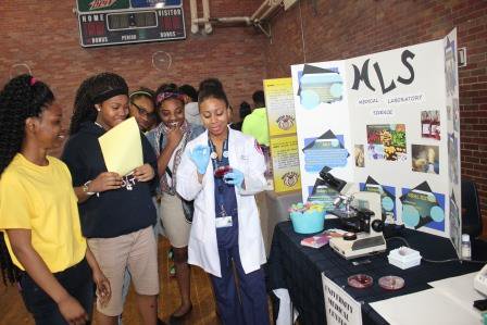 JPSDistrict's tweet image. Hardy MS scholars explore different career paths at the career and health fair. #PreparingOurFuture