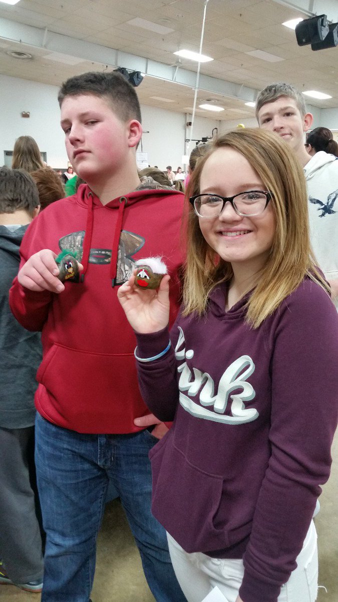 burnsjf's tweet photo. Northeastern kids rock! #petrock #rockandjemshow #7thgradefieldtrip @NMS_Knights https://t.co/mbf52wXVPT