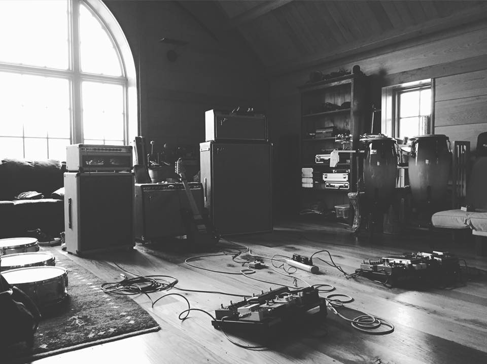 Who are you listening to on this #NewMusicFriday, Astoria? weheartastoria.com/2016/03/astori…