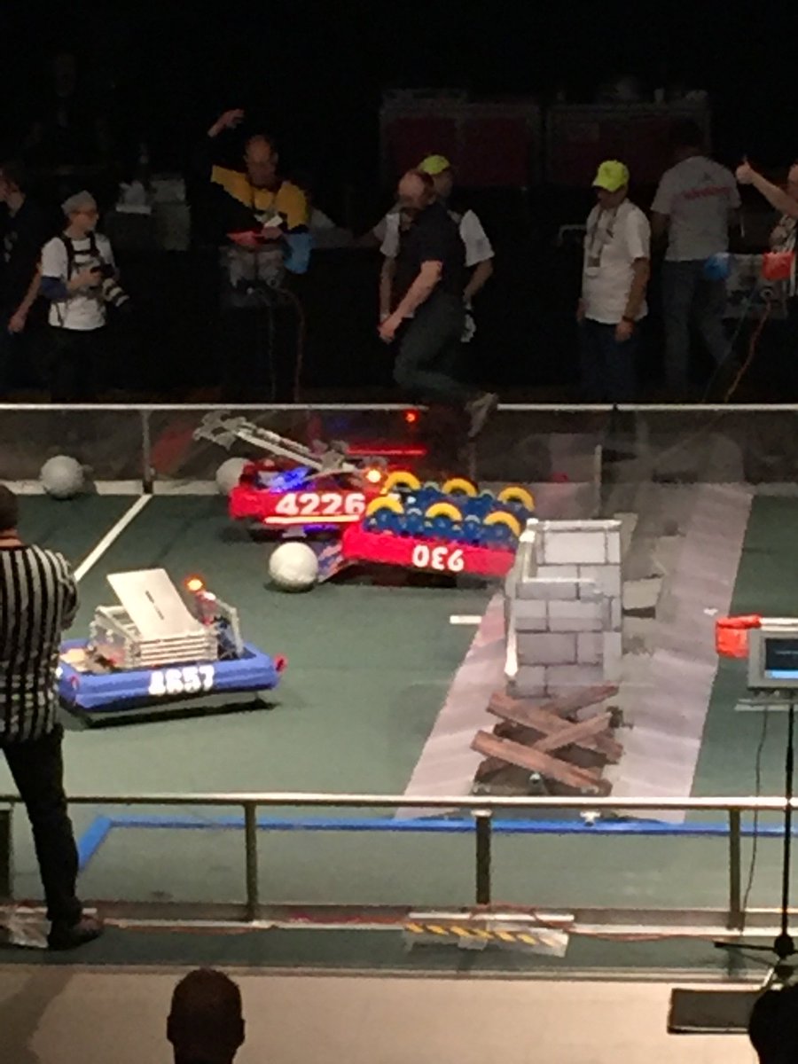 Team 930 attempted the rock wall in match 10 of the Northern Lights Regional, flipped over #omgrobots #DoubleDECCer