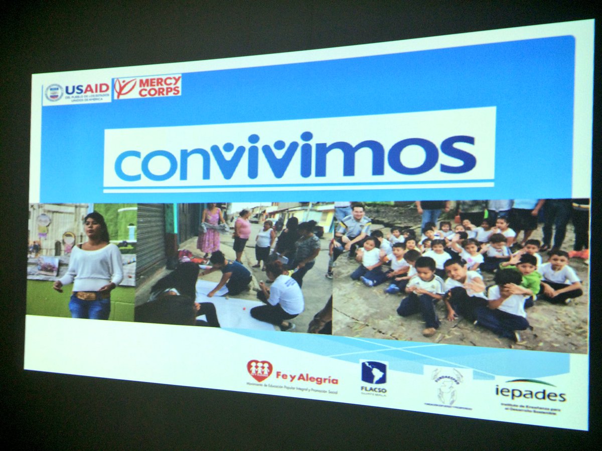 usembassyguate's tweet image. Representante de @mercycorps presenta propuesta de prevención de violencia al #EmbBrownfield y autoridades locales