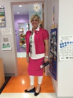 ACES_Read's tweet photo. Daisy Head Mayzie led the parade! #MsClark #TeamACES #WakeReads #readtalkplay #ReadAcrossAmerica @AbbottsCreekES https://t.co/cfzIdH7LLm