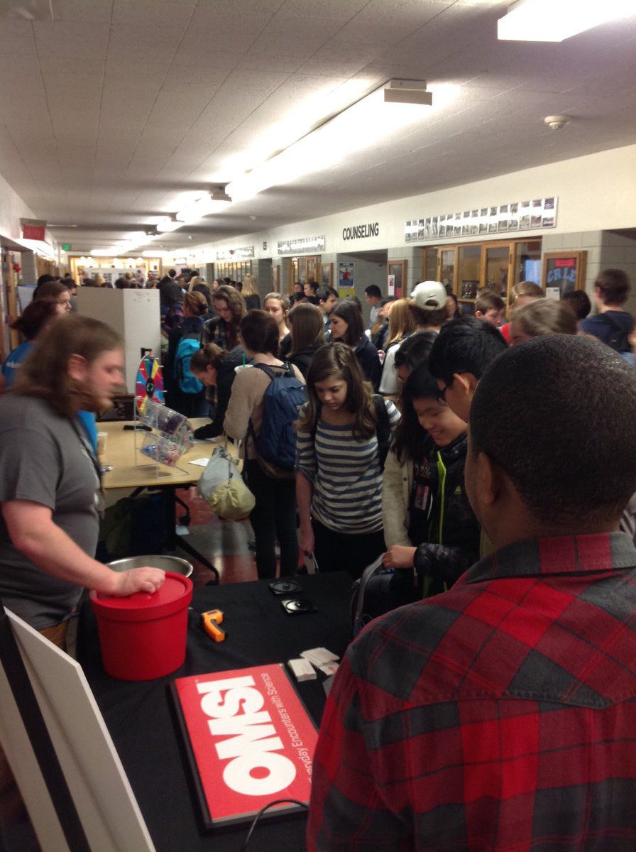LHSGoCards's tweet photo. LHS Volunteer Fair https://t.co/NmeMuGtWMl