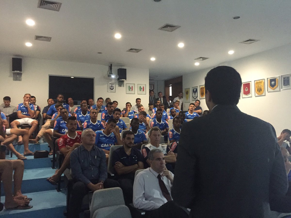 tiagohb_oficial's tweet photo. Dando continuidade ao projeto de integridade da #ENAJD, hoje estivemos conversando com os atletas do @Cruzeiro. https://t.co/hkO5pD6z5o