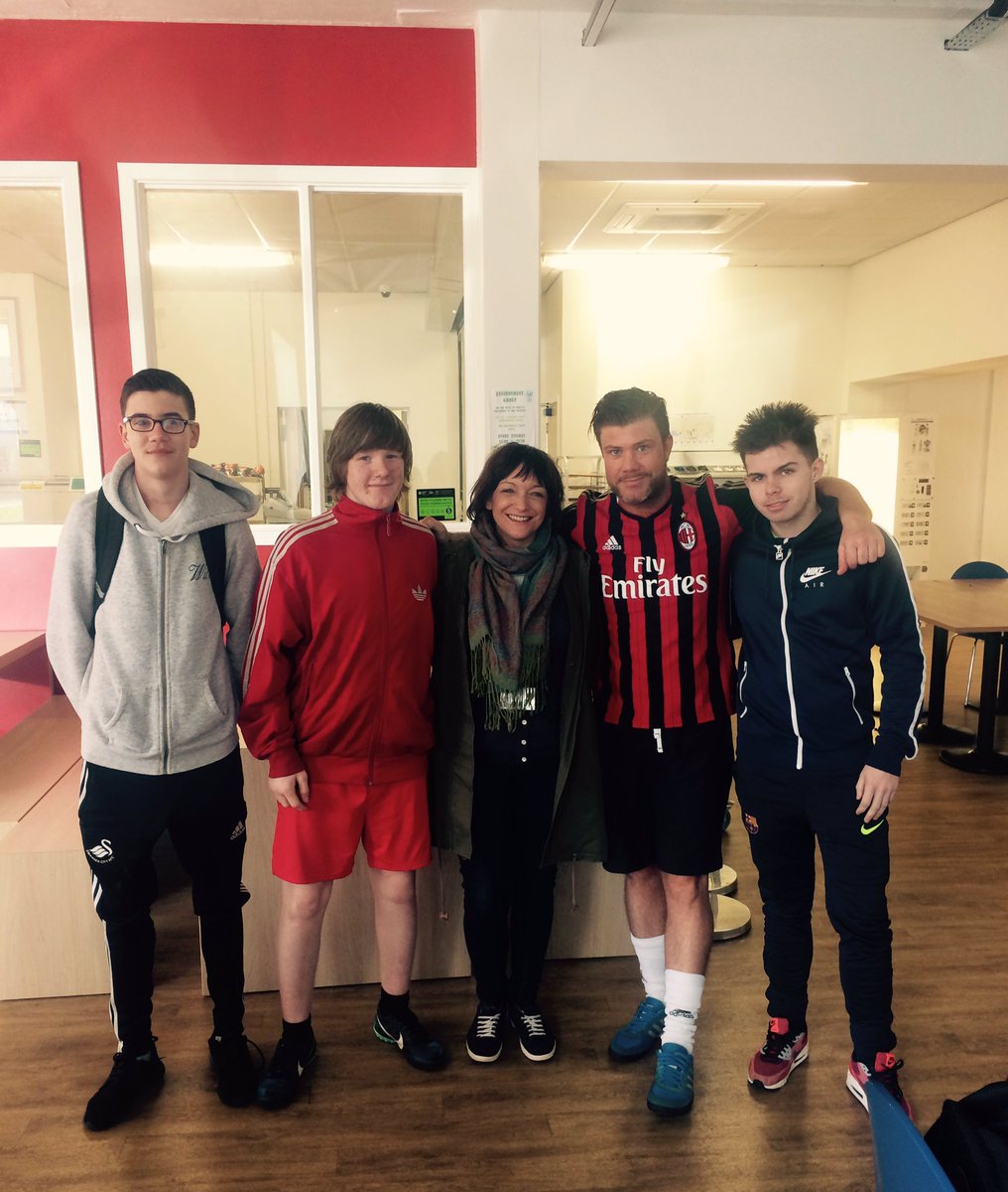 TurtlePromotion's tweet photo. Thanks to @GowerCollegeSwa sports dep for course taster @birchgrovecomp @CurtisCana @GCSReachWider #makingithappen https://t.co/kVrMjTiGh1
